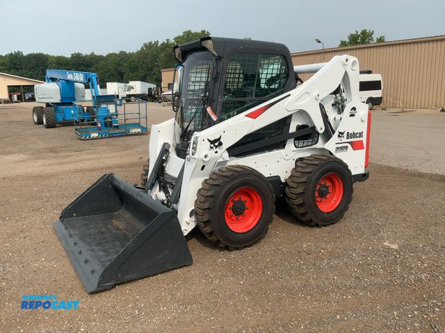 Lot 2-40390 - 2014 Bobcat S650 Skid Steer Loader