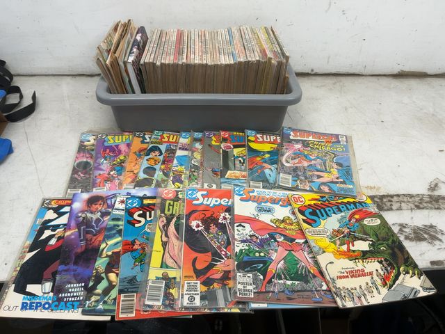 Lot 2-18194 - Lot of many comic books including super girl, super man, green lanterns, blue, zot, and more