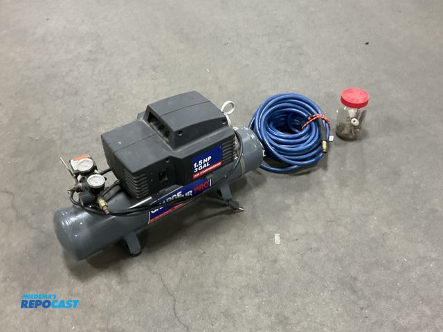 Lot 2-69455 - air compressor with hose and accessories