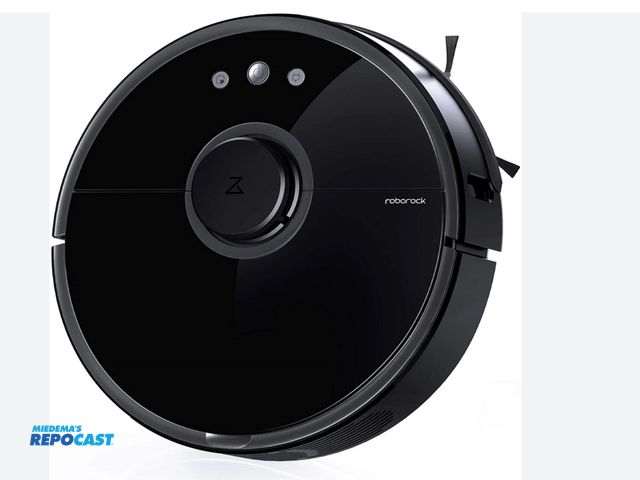 Lot 2-79910 - Roborock S5 Robot Vacuum &amp;Mop, smart navigating robotic vacuum cleaner w/ 2000Pa Strong Suction