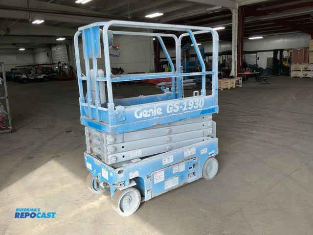 Lot 2-41961 - Genie GS-1930 Scissor Lift