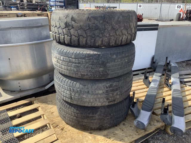 Lot 2-34500 - Lot of (4) tires on 20" rims for a 2010 F-250/350 including (1) mud claw dot KAFY D47X and (3) 35X12...