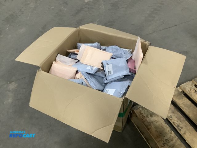 Lot 2-19441 - Approximately 70 Various designed glass Gourten press on nails