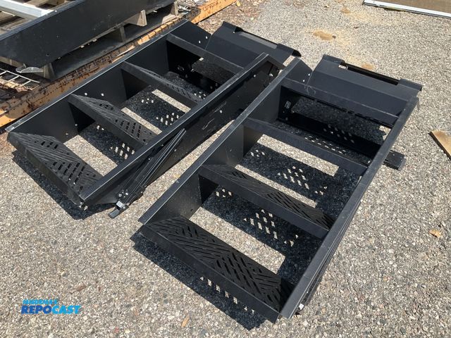 Lot 2-99352 - (2) RV step ladders entrance 4 steps