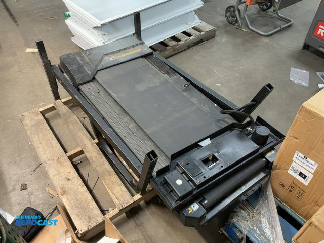 Lot 2-64193 - Weslo Cadence 930 Folding Treadmill