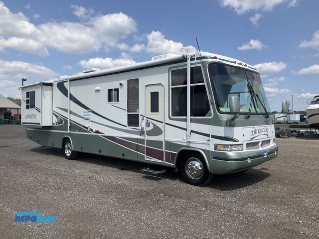 Lot 2-30381 - 2001 INTRUDER 349 INTRUDER Motorhome