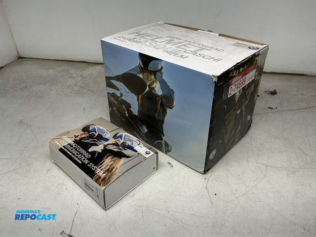 Lot 2-74699 - (1) BMW SYS 7 Carbon ECE Motorcycle Helmet with BMW Motorrad Communication System