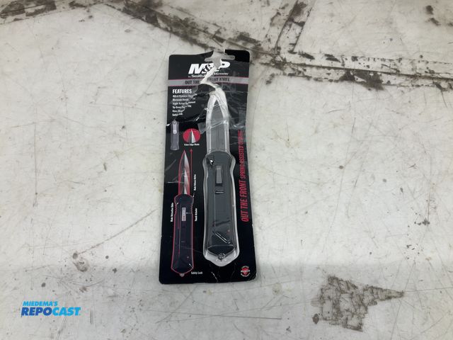 Lot 2-96396 - M and P out the front knife