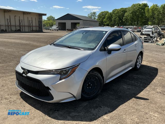 Lot 2-70412 - 2021 Toyota Corolla LE Sedan FWD