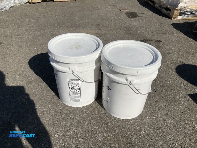 Lot 2-75132 - Lot of (2) 5 gallon buckets of corn syrup, Sweetener Supply Corporation, 42/43, #002-00227840, 60lb ...
