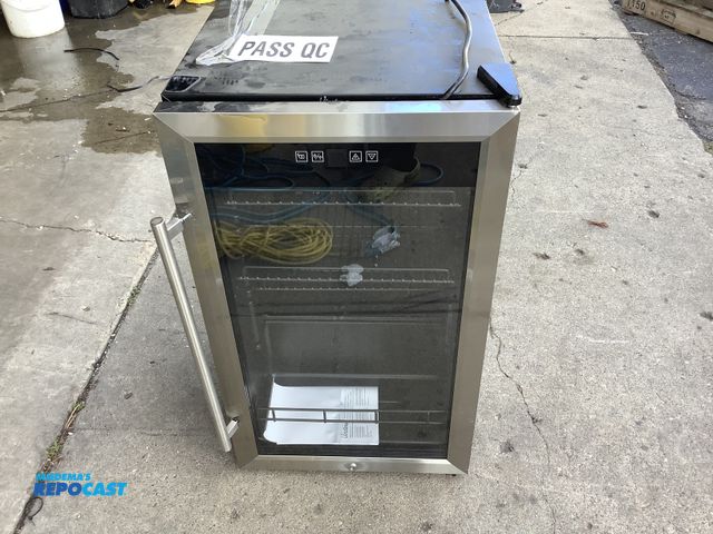 Lot 2-27675 - Scratch & Dent Vinotemp VTBC108L01SS Beverage cooler