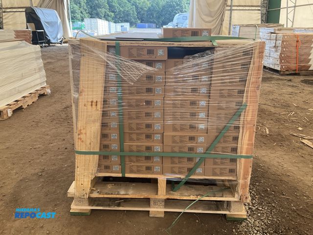 Lot 2-10585 - 44 Cases Vinyl Plank Wood Flooring Bardwell 23.76 sq.ft. Per Case