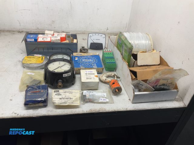 Lot 2-94778 - Box of Miscellaneous Merchandise