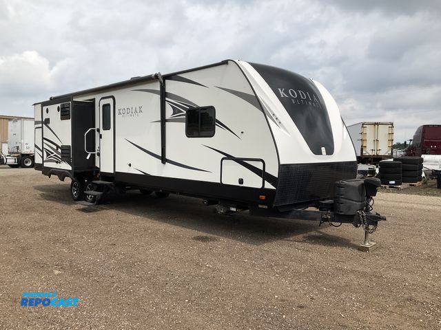 Lot 2-21221 - 2017 Keystone 330BHSL Camper Travel Trailer