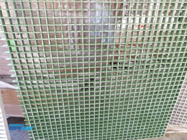 Lot 2-58331 - New fiberglass moltruded grating 4 x 4 corvex, green, grit top