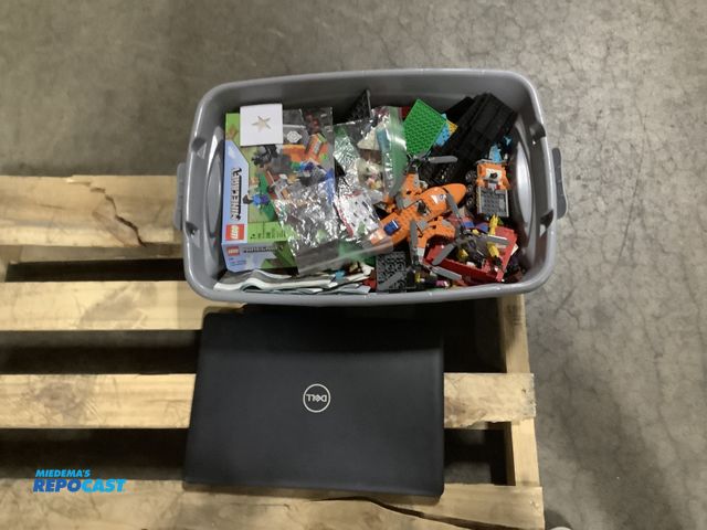 Lot 2-35038 - Tote of various Lego sets and a Dell inspiron 3793 Chromebook