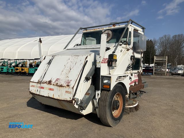 Lot 2-91926 - 2006 Elgin Pelican Street Sweeper