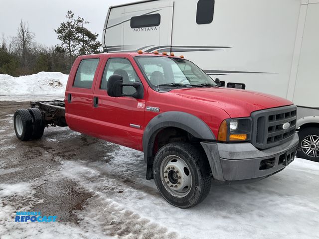 Lot 2-61063 - 2005 Ford F-550 Crew Cab 4WD DRW Crew Cab Pickup Truck 4x4