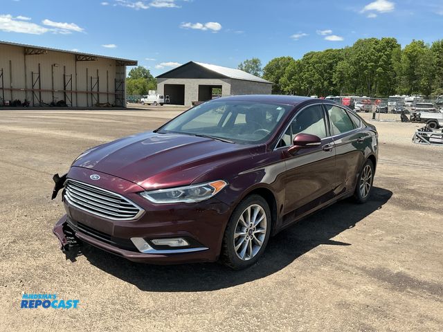 Lot 2-90263 - 2017 Ford Fusion SE Sedan FWD