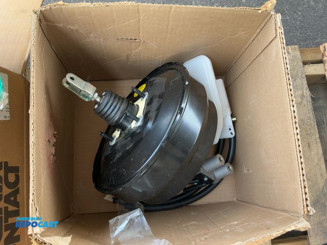 Lot 2-64198 - brake booster and reservoir