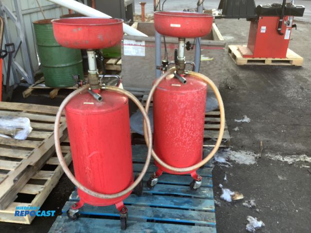 Lot 2-19608 - 2 Used oil containers