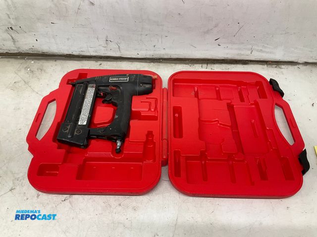 Lot 2-92288 - Craftsman 351.181720 18 Gauge Brad Nailer