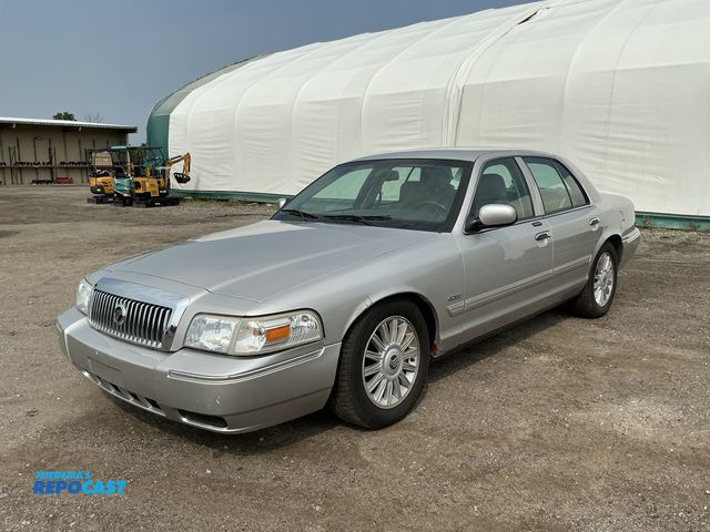 Lot 2-71010 - 2009 Mercury Grand Marquis LS Sedan RWD