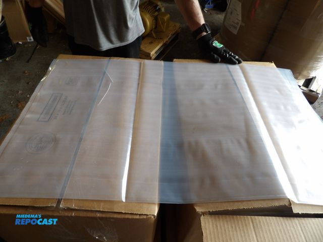Lot 2-53242 - lot of (750) new clear flat poly bags 22 x 36, 6.0 mil 2 cases of 375 each