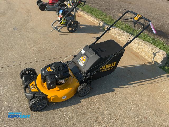 Lot 2-20993 - Dewalt 21" Self-Propelled Lawn Mower