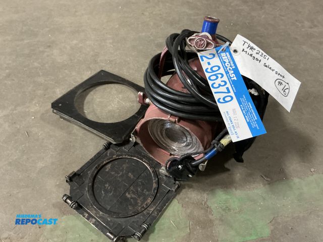 Lot 2-96379 - 200 watt mole Richardson Type 2351 midget solar spot studio fixture sn 5519