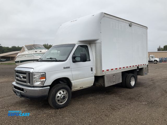 Lot 2-41629 - 2019 Ford Econoline 450 Cargo Van RWD