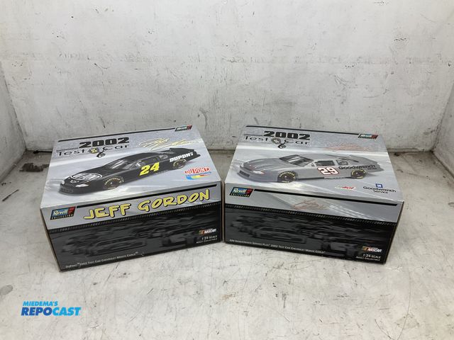 Lot 2-96398 - Revel Collection 1:24 scale Goodwrench service 29 2002 adult collectible test car, and a Revel Colle...