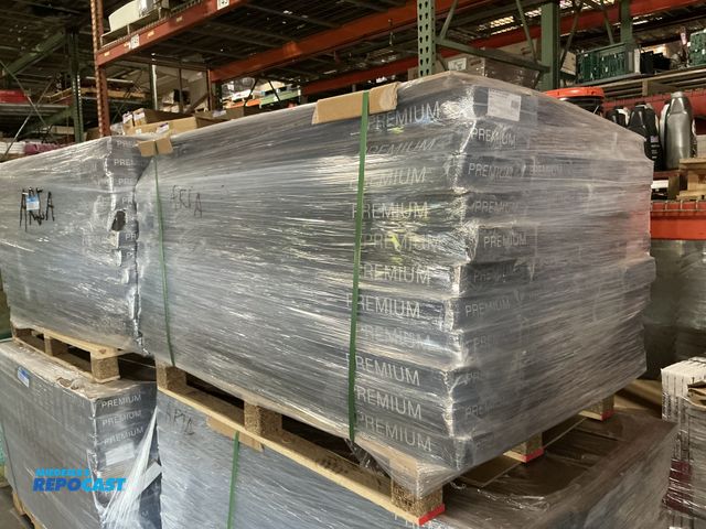Lot 2-99228 - Skid lot of montreux serene aria waterproof flooring 7.6”x54.33” (8 per box)