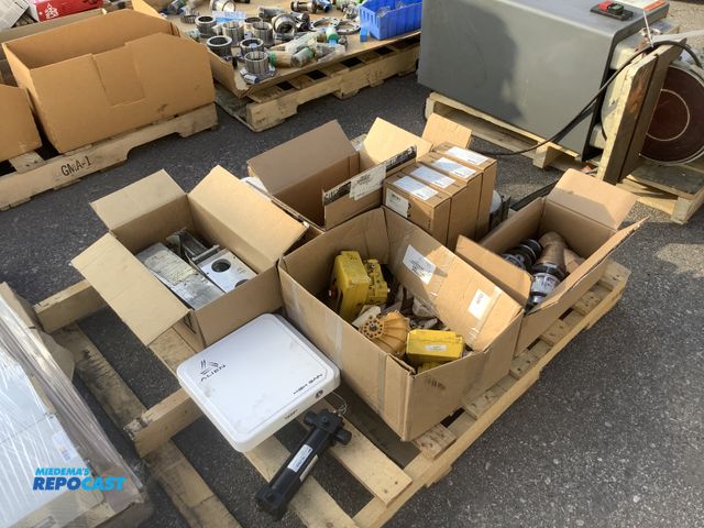 Lot 2-93297 - Lot of various parts including Alien ALR-8698 dipole RFID’s, rotary pneumatic actuators, Kop-flex se...