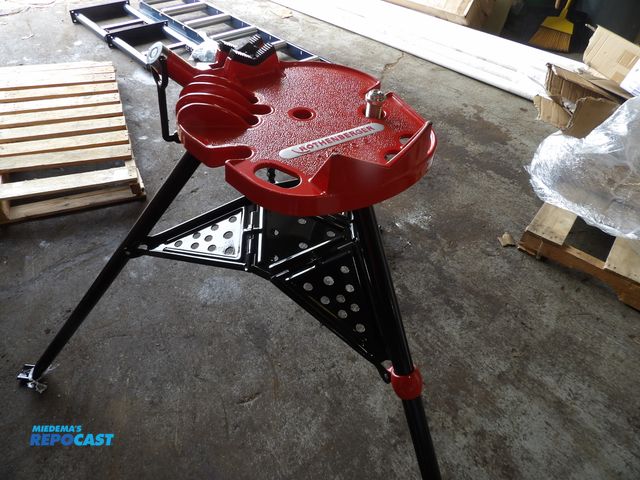 Lot 2-53349 - New Rothenberger Portable Tribench 36" Height, Folding legs, 0,13cm -6" Pipe size range, 180cm MAX H...