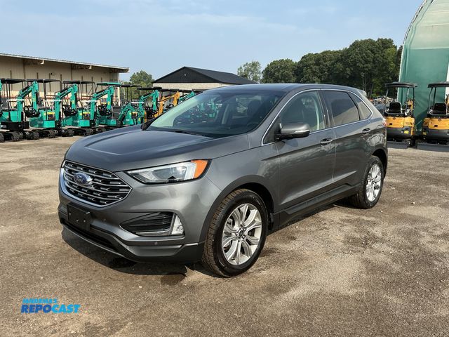 Lot 2-90490 - 2024 Ford Edge Titanium SUV AWD