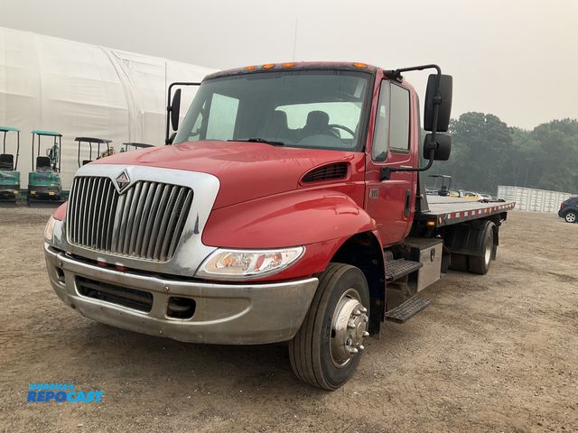 Lot 2-61363 - 2004 INTERNATIONAL 4000 SERIES Wrecker