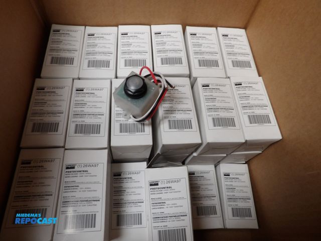 Lot 2-58260 - Lot of (48) New Dayton Photocontrol Turn - Locking Photocell Mounting, SPST, 120V AC, 120V AC includ...