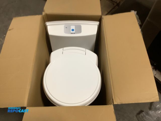 Lot 2-74100 - Thetford RV Toilet