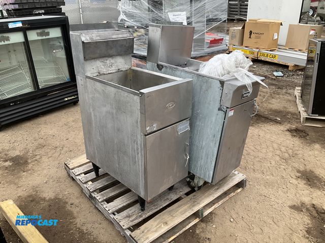 Lot 2-92095 - 2 Stainless Steel Dean (SR42GMS) and patriot (FM12p/NG) rollable gas fryers