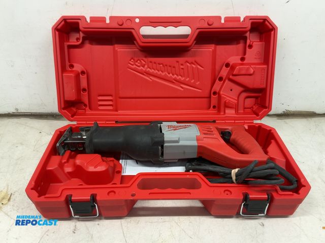 Lot 2-96893 - Milwaukee 12 Amp SAWZALL Reciprocating Saw with Case