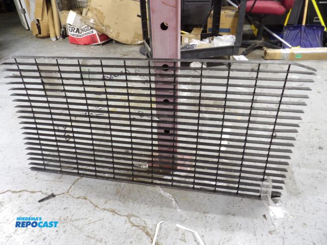 Lot 2-53949 - Steel grate, 233/4" x 50/2 x 1"