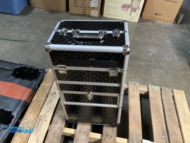 Lot 2-27469 - FCH Rolling storage system suitcase with multiple components, black and silver