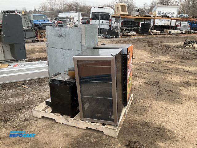 Lot 2-92096 - Skid lot of restaurant appliances including: anets large air fryer SLG40, aura impressa commercial c...