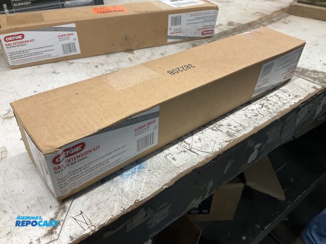 Lot 2-93466 - Lot of (1) genie rail extension kid, screw drive.