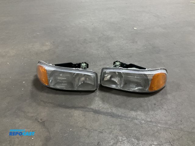 Lot 2-27065 - Pair of GM 16524543\44 heavy duty front headlights