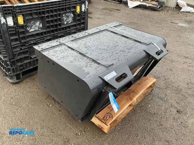 Lot 2-93970 - Quick Attach (2) Bobcat 7114581 MI Bucket 44 GP