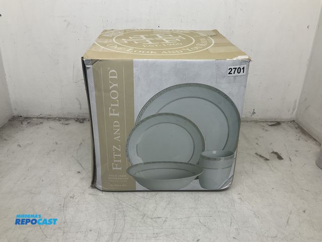 Lot 2-94726 - Fitz &amp; Floyd 32 pc. Gold Series Dinnerware Collection