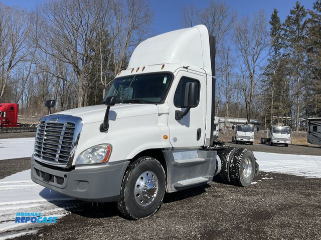 Lot 2-42788 - 2016 Freightliner Cascadia 125 4x2 Day Cab