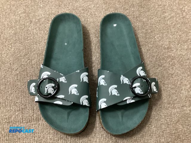 Lot 2-71505 - New Michigan State Women’s Slides. Size 7-8 The lettering on the heel is peeling off.